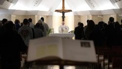 Papa celebra a missa na Casa Santa Marta