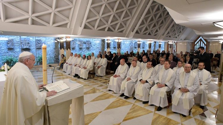 El Papa Francisco celebra la misa matutina en la capilla de la Casa de Santa Marta