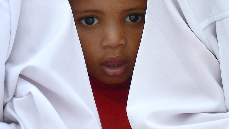 Jovens vulneráveis atendidos pelos Padres Brancos.