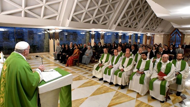 El Papa Francisco celebra la Misa matutina en la capilla de la Casa de Santa Marta