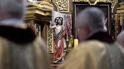 Polnischer Priester bei der Messfeier (Archivbild vom April dieses Jahres)