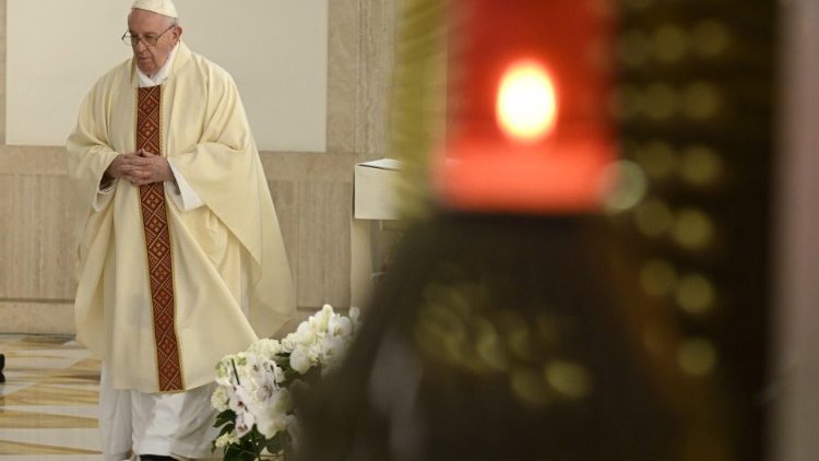 Papst Franziskus bei der Frühmesse