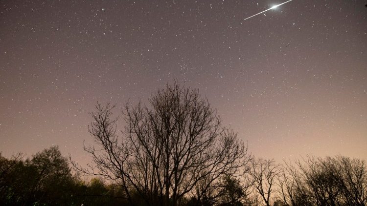 Österreichische Landschaft, Nachtansicht mit Meteorit