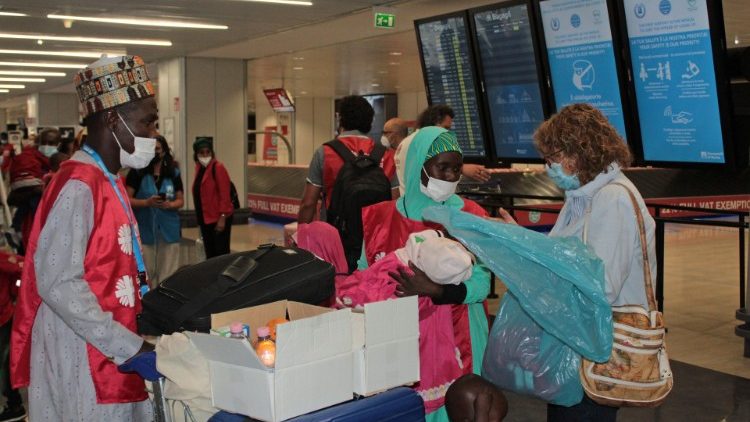 كاريتاس إيطاليا تقيم ممرات إنسانية تمنح حياة جديدة لإحدى عشرة أسرة 