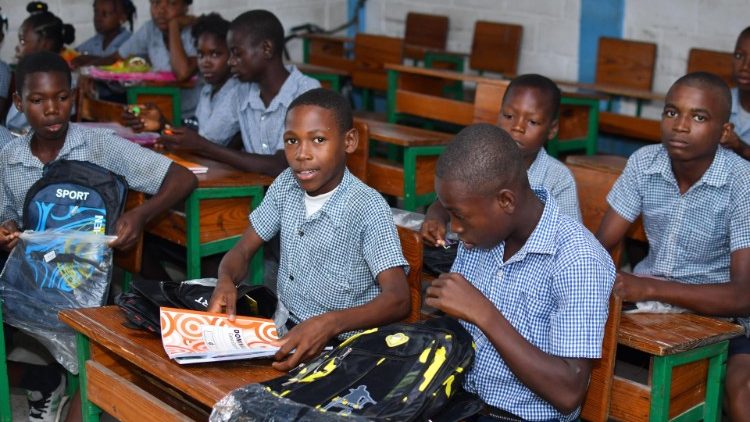 ஹெய்ட்டி பள்ளிக்குழந்தைகள் 