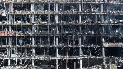 Palazzo bombardato alla periferia di Kyiv