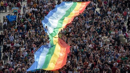 Paven: Om vi ikke avskaffer krig, vil krig utslette oss alle