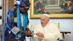 உலக கத்தோலிக்க பெண்கள் அமைப்புக்களின் ஒன்றியத்தாருடன் திருத்தந்தை (கோப்புப்படம் 2022) 