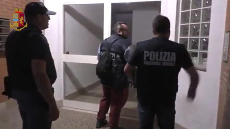 Poliziotti (archivio)