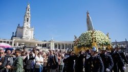 Пілігрымы ў фацімскім санктуарыі