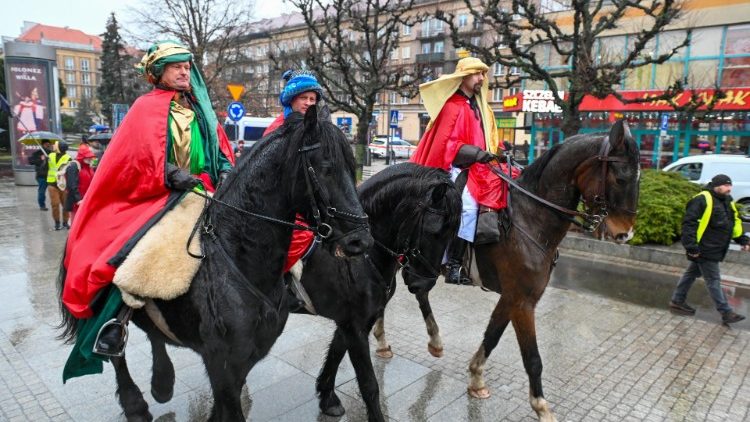 Mamajusi Kutoka Mashariki ya Mbali wakiongozwa na nyota