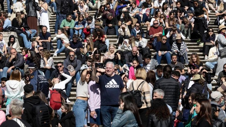 Touristen bevölkern am Osterwochenende die römische Innenstadt