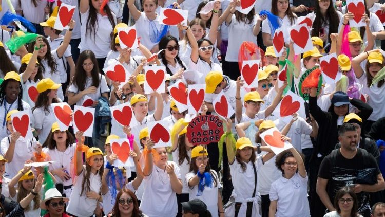 Veriaci zídení na Námestí sv. Petra