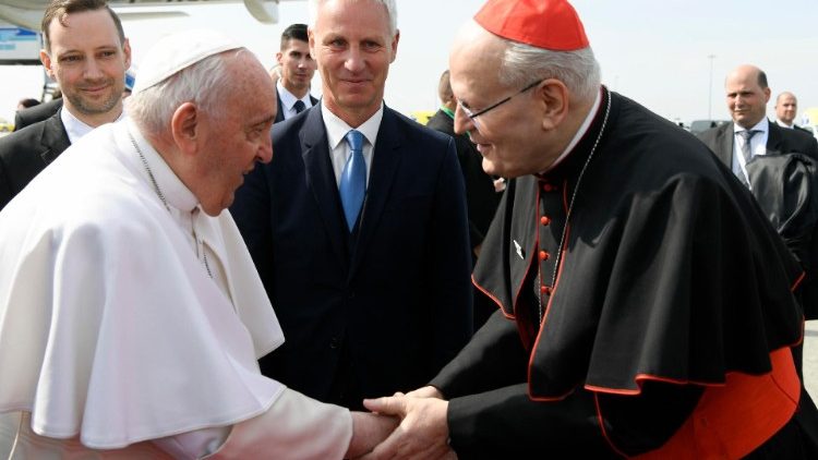 Cardinal Péter Erdő welcoming Pope Francis on his three-day Apostolic Visit to Hungary in April 2023