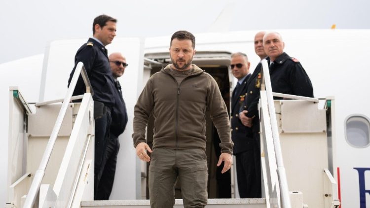 Зустріч Президента Ураїни В. Зеленського в римському аеропорту Чампіно