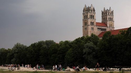 D: Kirchen verzeichnen neue Höchstwerte bei Kirchensteuern