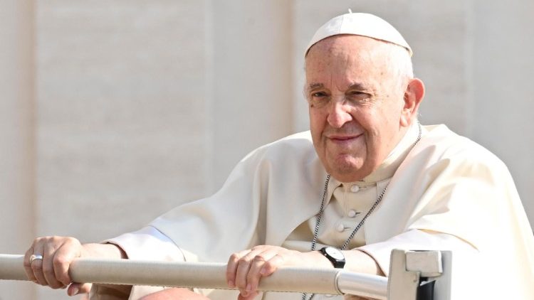 O Papa Francisco na Praça São Pedro depois da internação no Gemelli