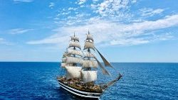 Tàu hải quân “Amerigo Vespucci” của Ý