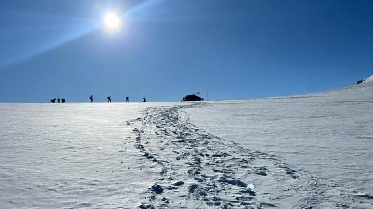 Elicottero cade su Monte Rosa, passeggeri stanno bene