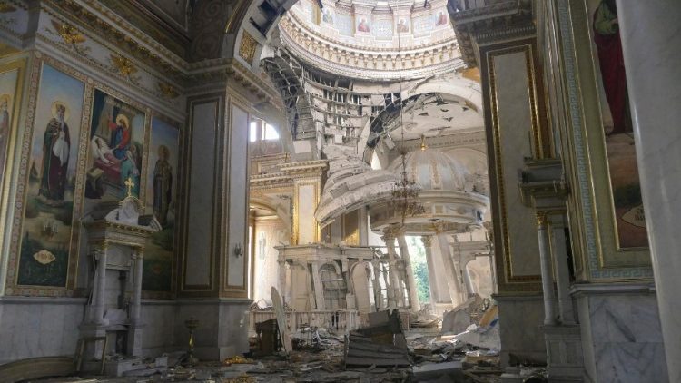 Wnętrze katedry pw. Przemienienia Pańskiego po rosyjskim ostrzale, Odessa, 23 lipca 2023