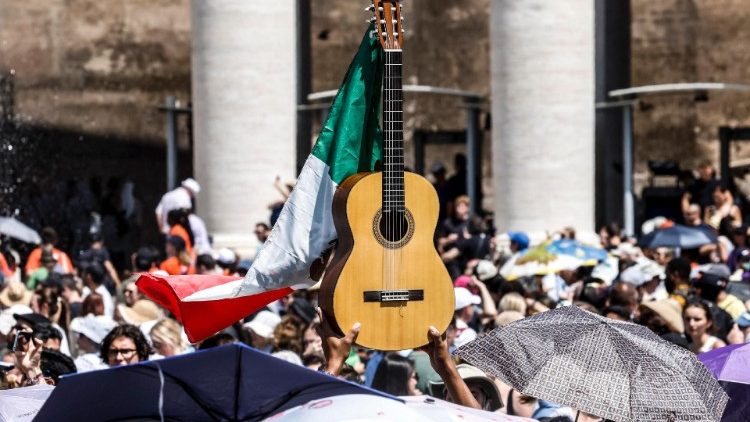 Med današnjo molitvijo Angel Gospodov na Trgu sv. Petra.