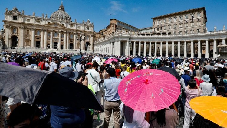 Паломники на площади Святого Петра