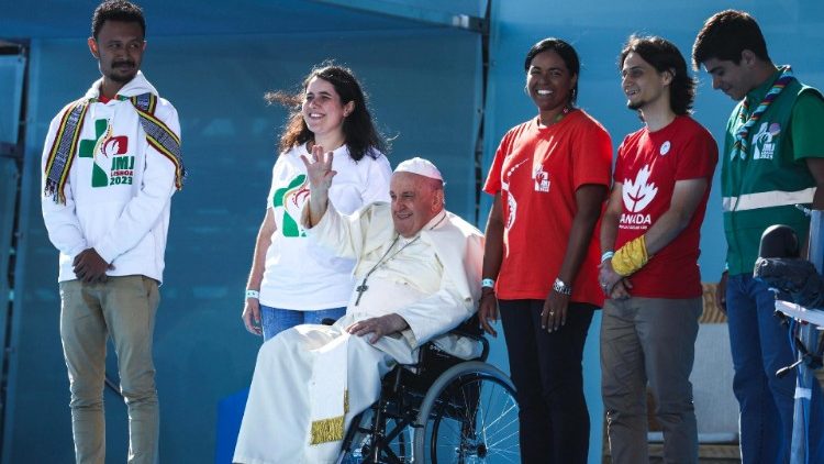 संत पापा फ्राँसिस युवाओं के साथ  एडवार्डो सप्तम पार्क में