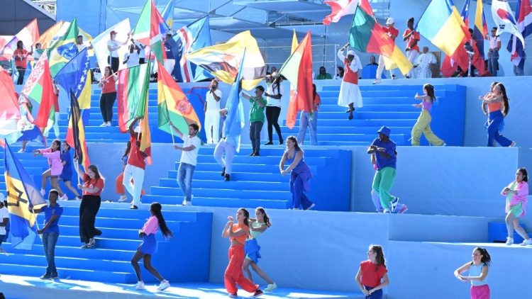 37 वें विश्व युवा दिवस के  प्रतिभागियों द्वारा सन्त पापा फ्राँसिस का स्वागत, 03.08.2023 