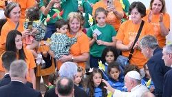 Il Papa, la Chiesa aiuti i fragili senza fare preferenze