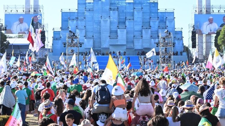 Liturujia imetenga siku maalumu, tarehe 6 Agosti kila mwaka kuadhimisha Kung’ara sura kwa Yesu katika hadhi ya sikukuu. 