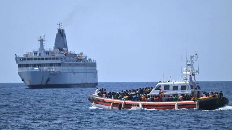Flüchtlingsboot im Mittelmeer