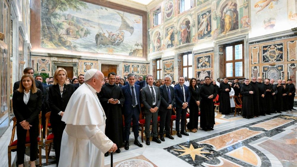 Audiência do Papa aos funcionários da Farmácia Vaticana por ocasião dos 150 anos de sua fundação (Vatican Media)