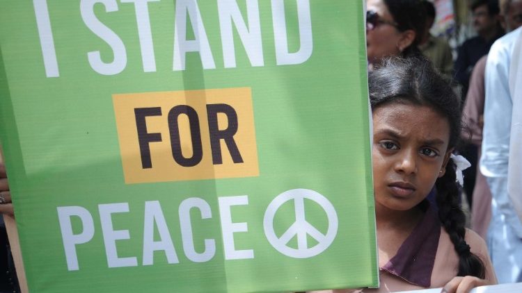 அரசு சாரா இயக்கம் ஒன்றின் அமைதிக்கான நடைபயணம்