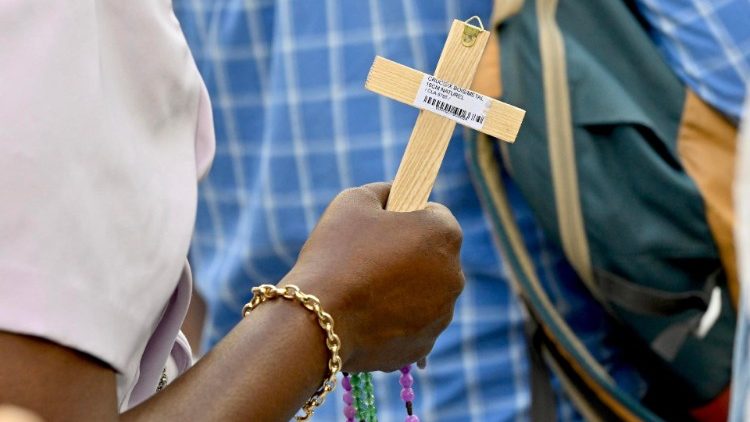 Papa Francesco arriva alla messa presso lo �Stadio Velodrome�