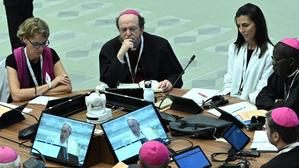 VIA AL SINODO, 'NON � UN PARLAMENTO, LA CHIESA SI PURIFICHI'