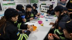 Uczniowie z Charkowa odbywają warsztaty dotyczące bezpieczeństwa