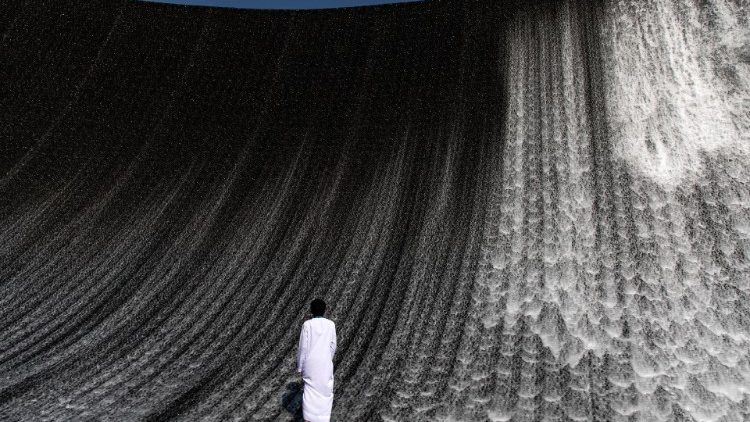 Surreal Water Feature na Zona Verde da Expo City Dubai, sede COP28 em Dubai. (EPA/MARTIN DIVISEK)