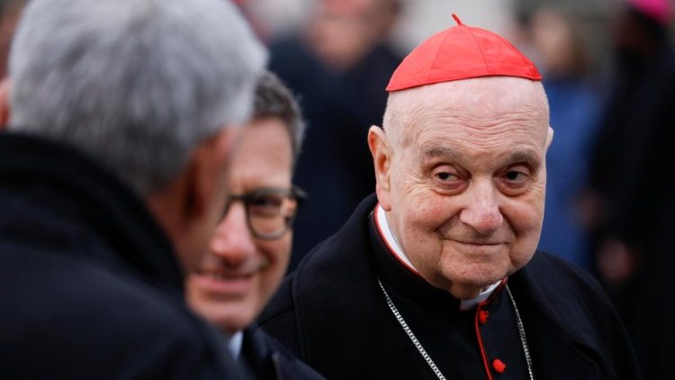 Kardinal Angelo Comastri (rechts)