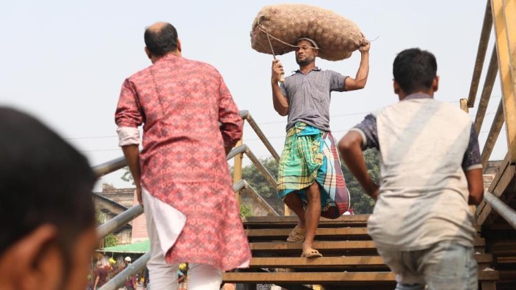 Des travailleurs au Bangladesh. 