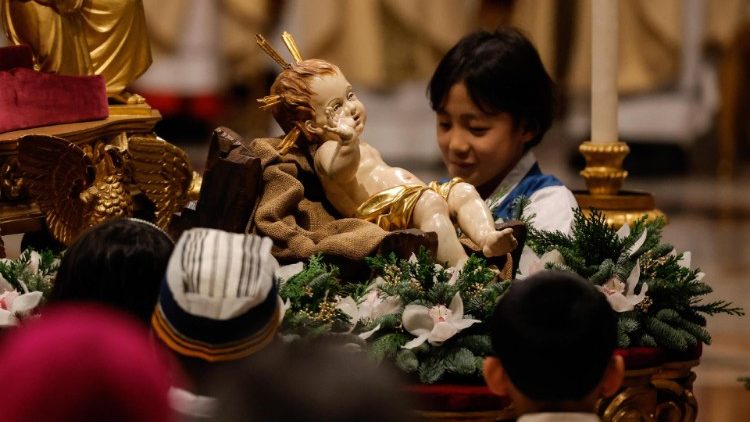 Il Papa in Basilica di S.Pietro per messa della notte di Natale