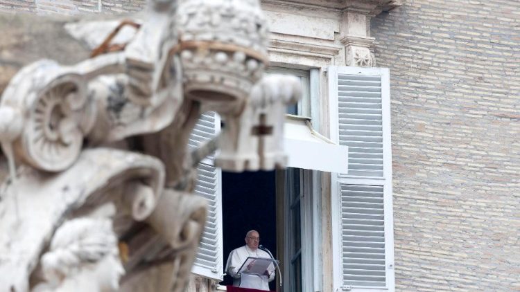 Papst Franziskus beim Angelus-Gebet am 7. Januar