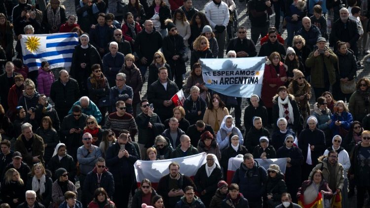 Паломники на площади Святого Петра (14 января  2024 г.)