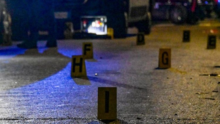 Spari in strada a Roma