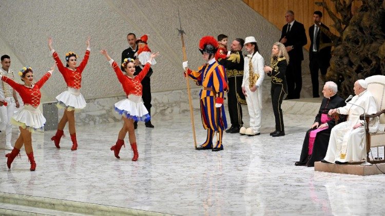 Apresentação do Imperial Royal Circus na Sala Paulo VI