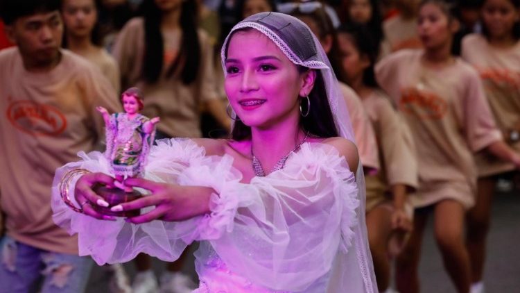 Festival de dança "Lakbayaw" em Manila, em homenagem ao Santo Niño