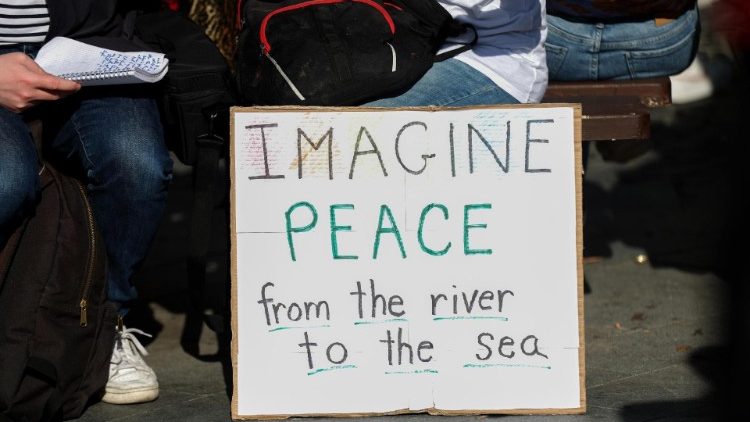 Friedensaktivisten bei einer Demo 