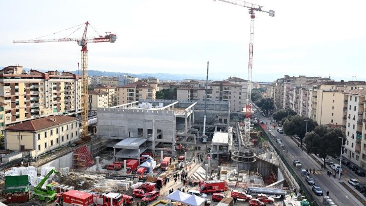 Il cantiere del crollo alla periferia di Firenze