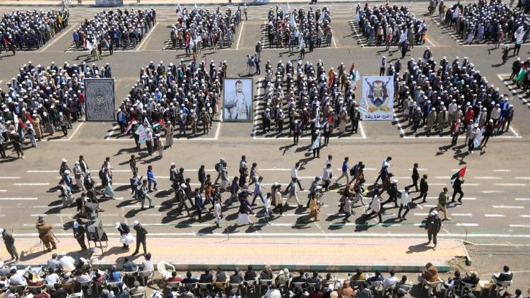 Reclutamento di nuovi miliziani Houthi a Sanaa