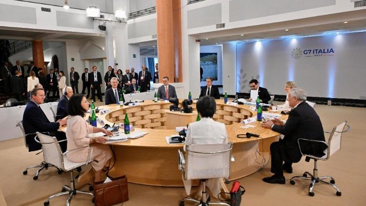 Riunione del G7 a Capri con il segretario generale della Nato Jens Stoltenberg (Ansa)