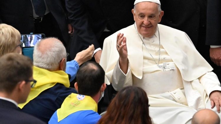 Papa Francisko alipkutana mjini Vatican na Chama cha ACLI.